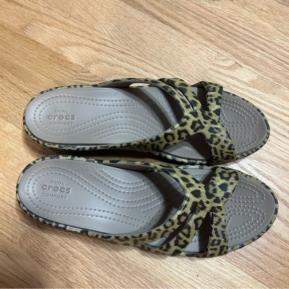 Crocs Sanrah Animal Print Wedge Sandals Sz 10 Women’s Cheetah Leopard - Picture 2 of 7